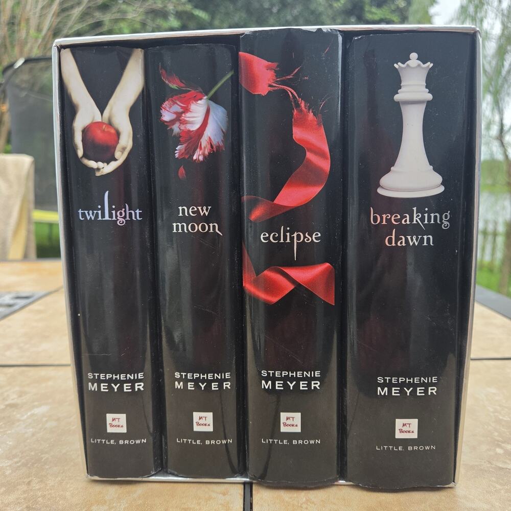 Twilight Saga Collection Box Set by Stephenie Meyer Hardcover